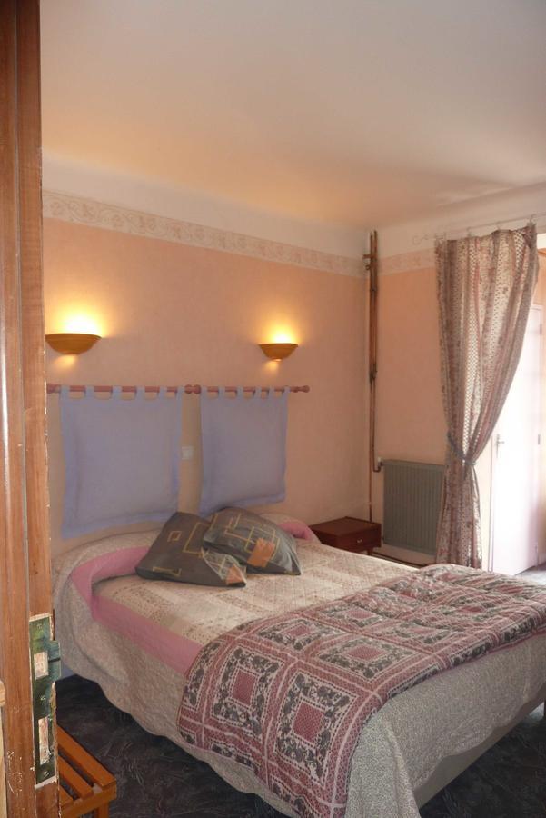 Hotel Font De Lauro Saumane-de-Vaucluse ภายนอก รูปภาพ