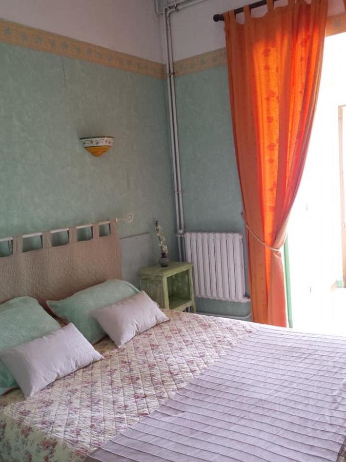 Hotel Font De Lauro Saumane-de-Vaucluse ภายนอก รูปภาพ