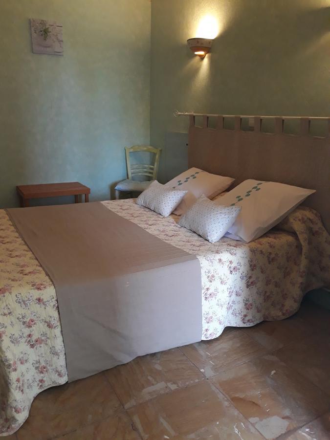 Hotel Font De Lauro Saumane-de-Vaucluse ภายนอก รูปภาพ