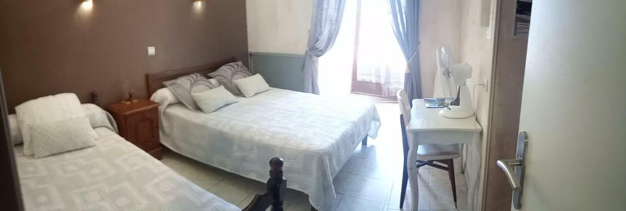 Hotel Font De Lauro Saumane-de-Vaucluse ภายนอก รูปภาพ